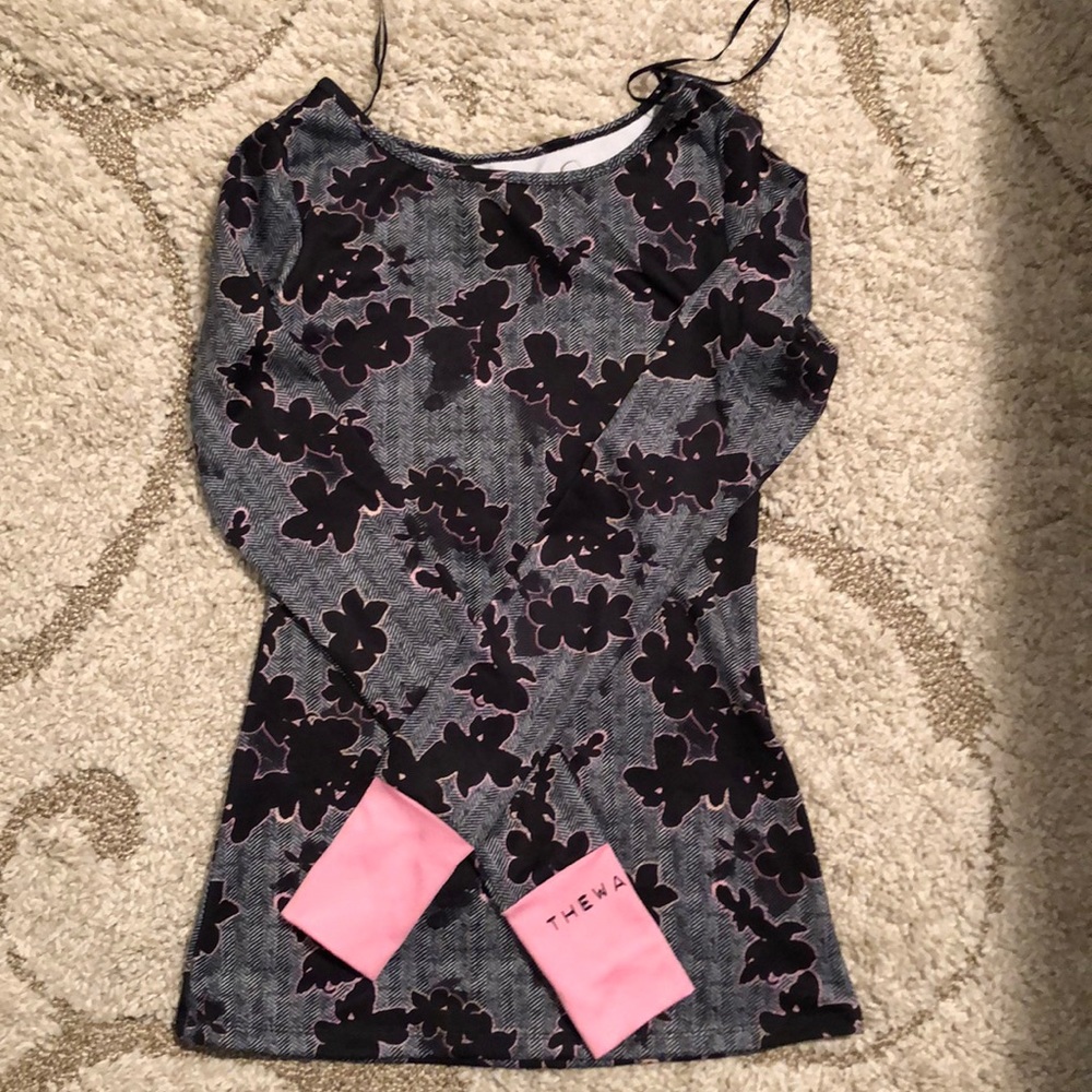 Jessica Simpson the warm up workout shirt